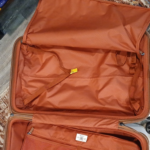 Delsey Chatelet Air 2.0 Medium Trunk Spinner Color: Angora - Picture 5 of 5